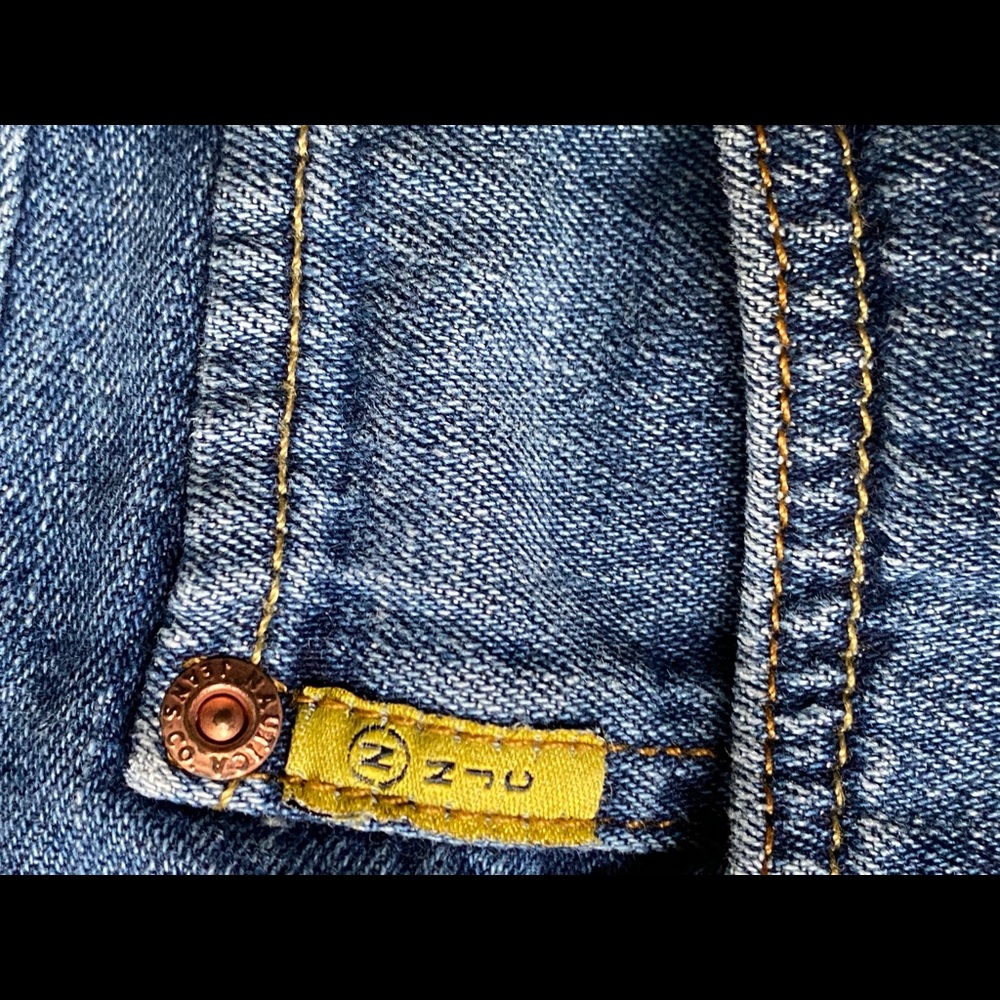 Mom Jeans - Picture 2 of 4